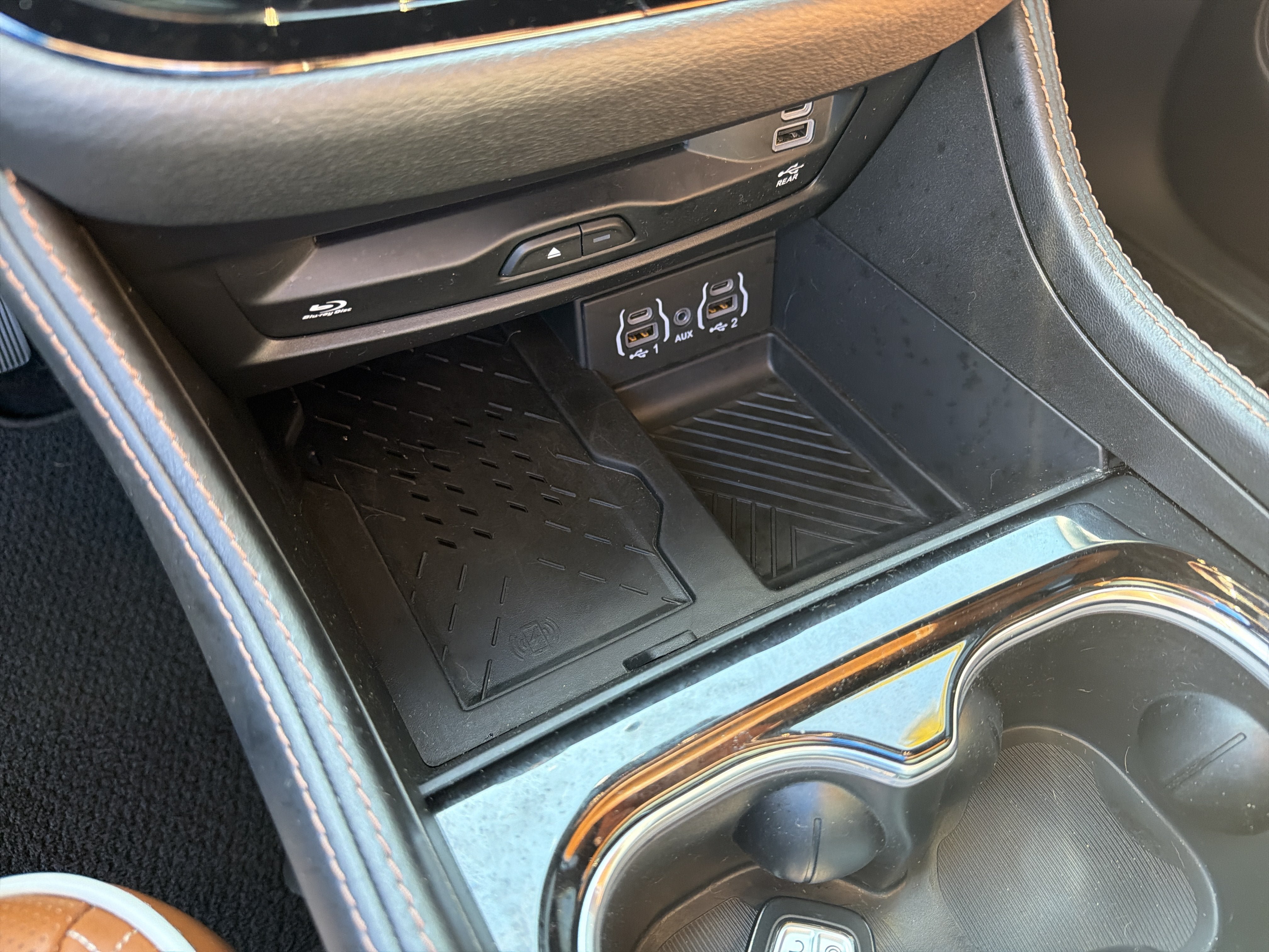Used 2025 Chrysler Pacifica Pinnacle FWD image 32