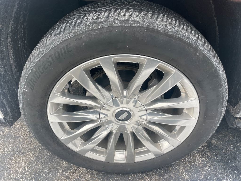 Used 2023 Cadillac Escalade Premium Luxury image 9