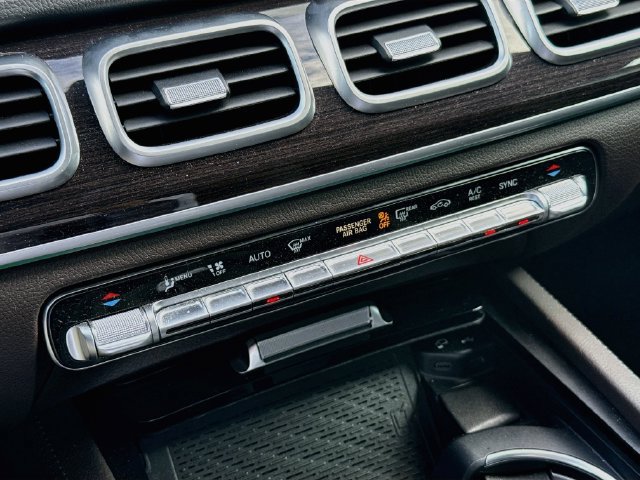 Used 2022 Mercedes-Benz GLS 580 4MATIC image 16