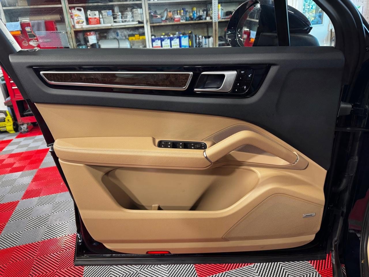 Used 2019 Porsche Cayenne AWD image 15