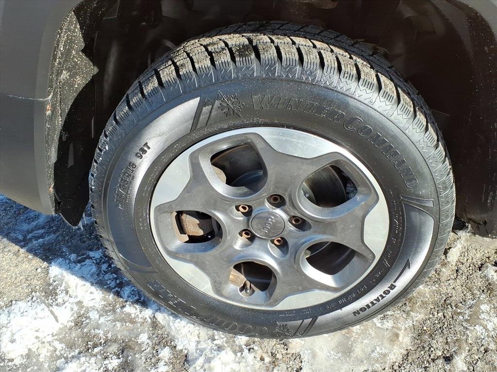 Used 2015 Jeep Renegade Latitude w/ Cold Weather Group II image 9