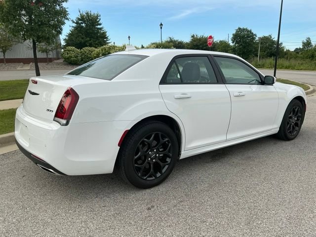 Used 2022 Chrysler 300 Touring L w/ Popular Equipment Group AWD/4WD image 6
