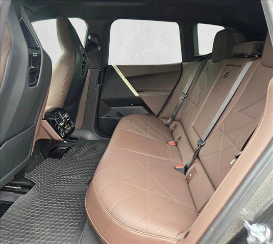 Used 2023 BMW iX xDrive50 w/ Sport Package image 19