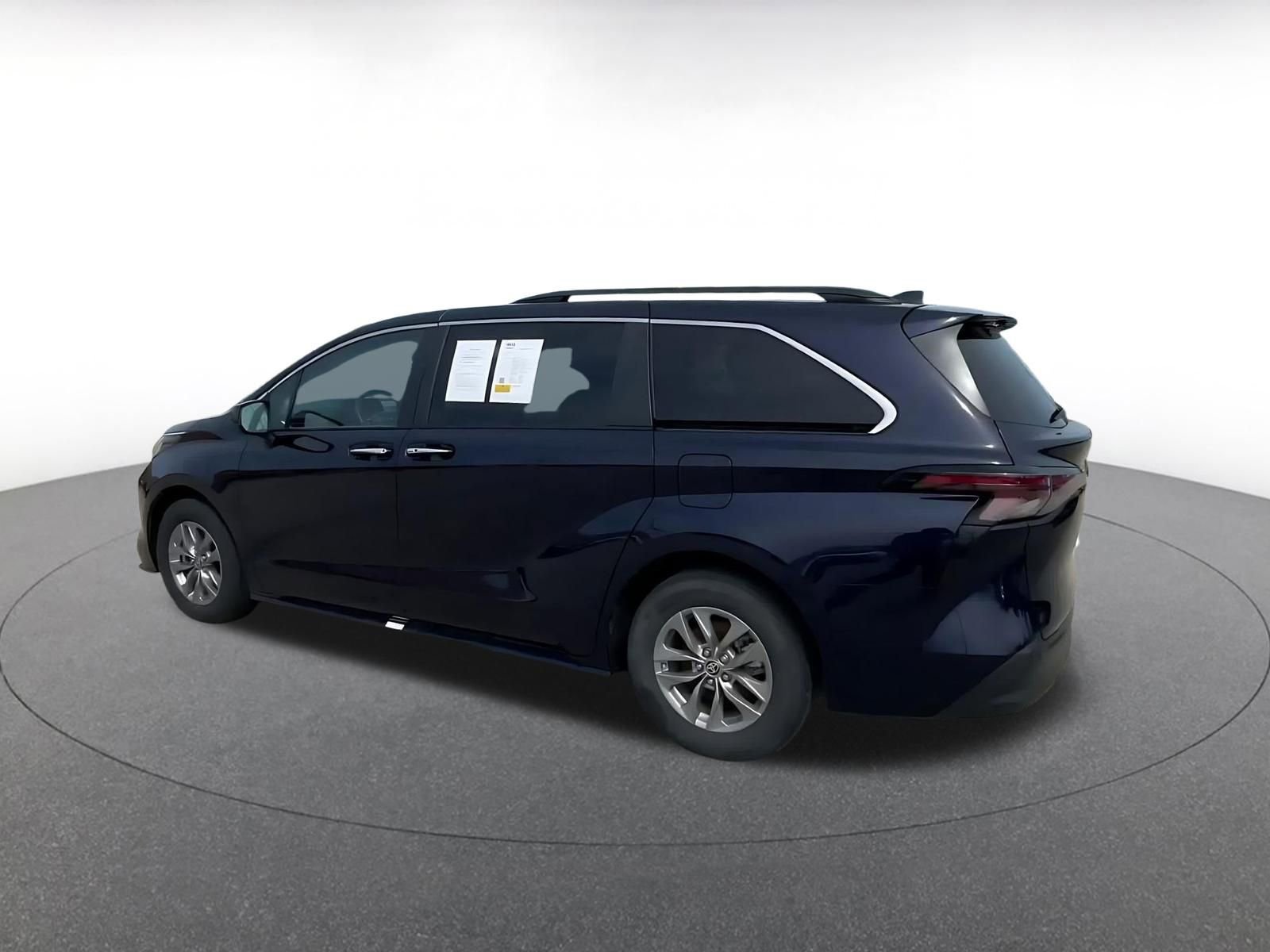 Used 2024 Toyota Sienna XLE image 10