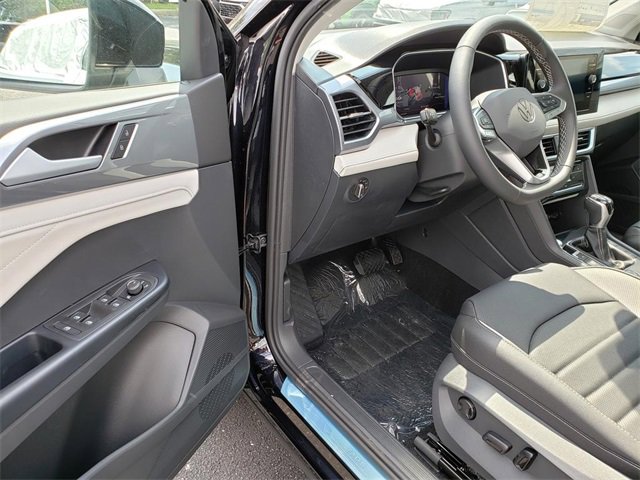 New 2025 Volkswagen Taos SEL image 6