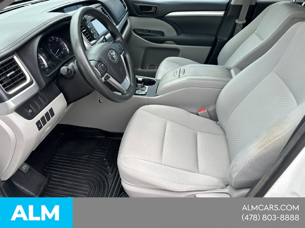 Used 2018 Toyota Highlander LE FWD image 11