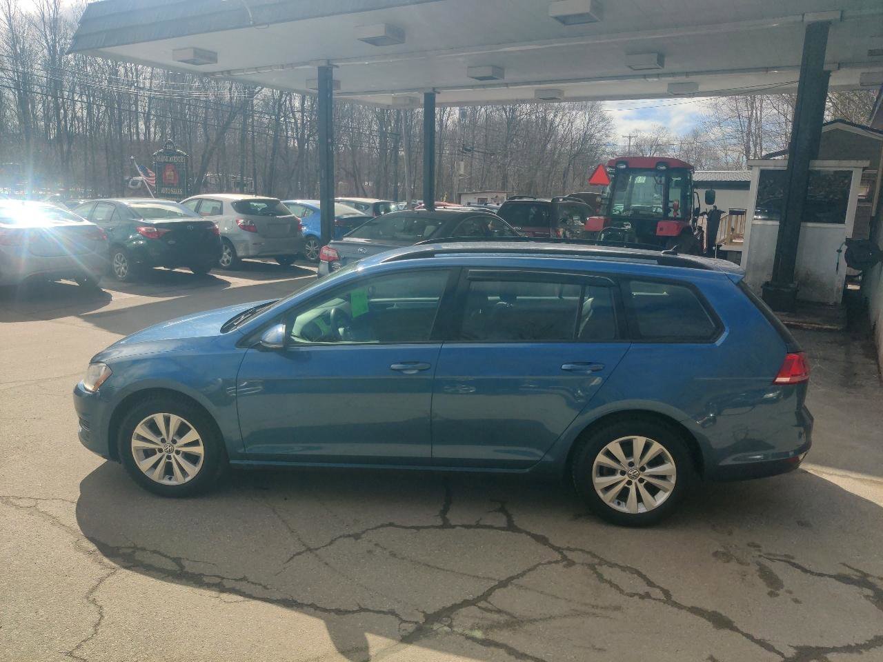 Used 2017 Volkswagen Golf S AWD/4WD image 3