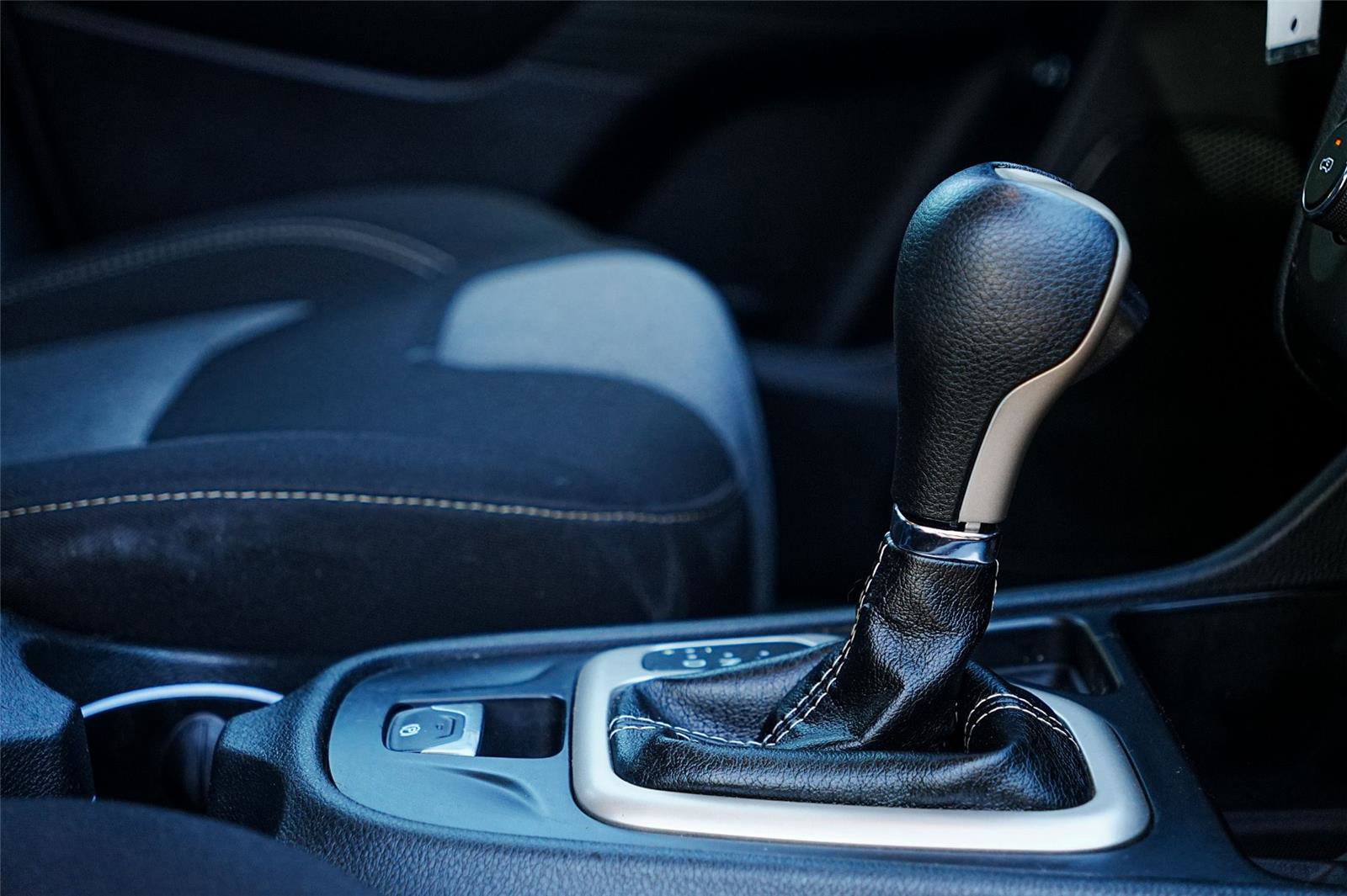 Used 2016 Jeep Cherokee Sport image 35