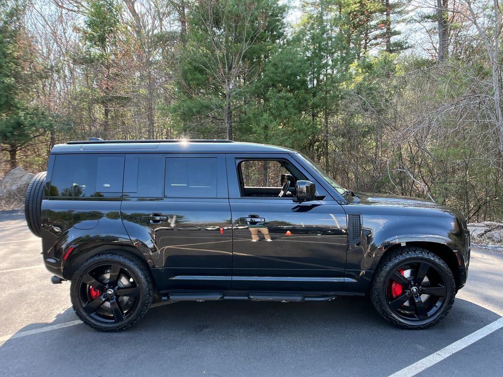 Used 2024 Land Rover Defender 110 X-Dynamic SE image 6