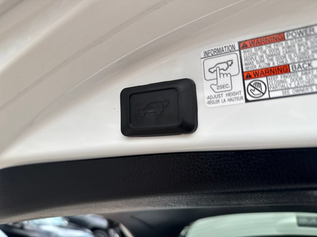Used 2016 Toyota RAV4 XLE AWD/4WD image 8