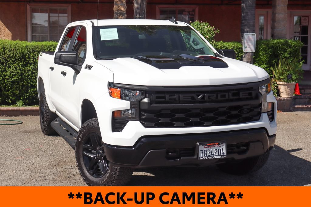 Used 2025 Chevrolet Silverado 1500 Custom Trail Boss w/ Dark Appearance Package AWD/4WD image 2