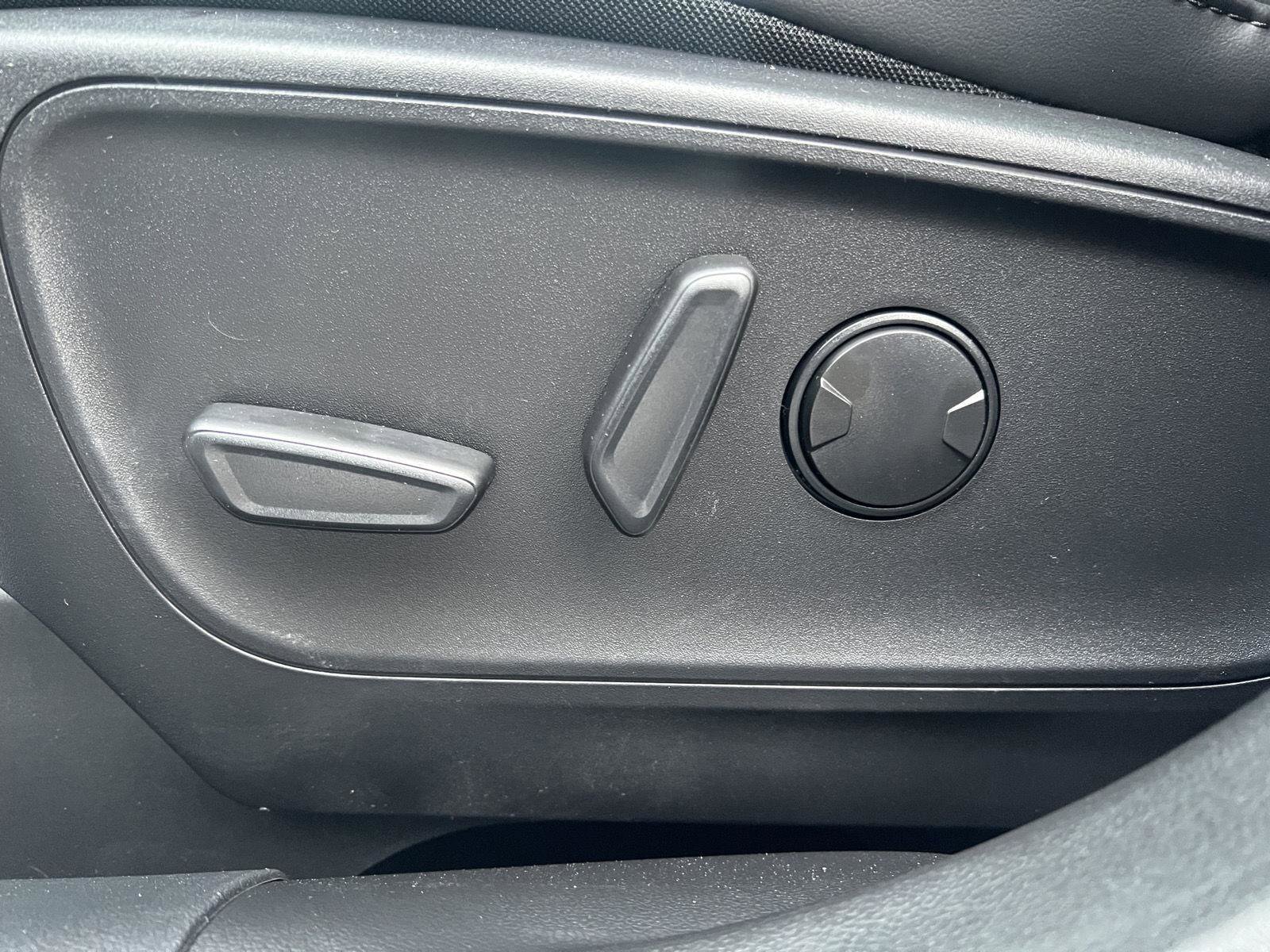 New 2026 Ford Escape ST-Line Select w/ Equipment Group 401A image 19