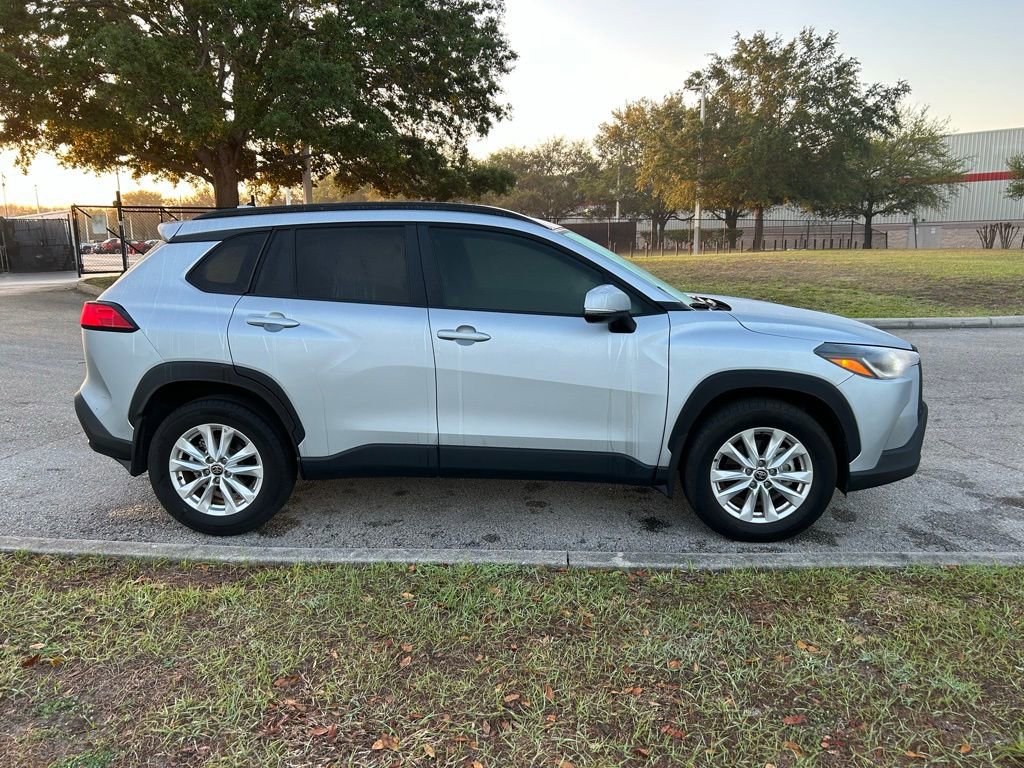 Used 2024 Toyota Corolla Cross LE image 6