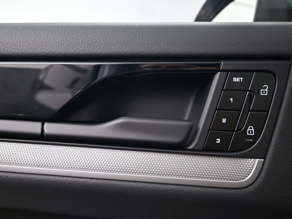 New 2026 Porsche Cayenne Coupe image 18