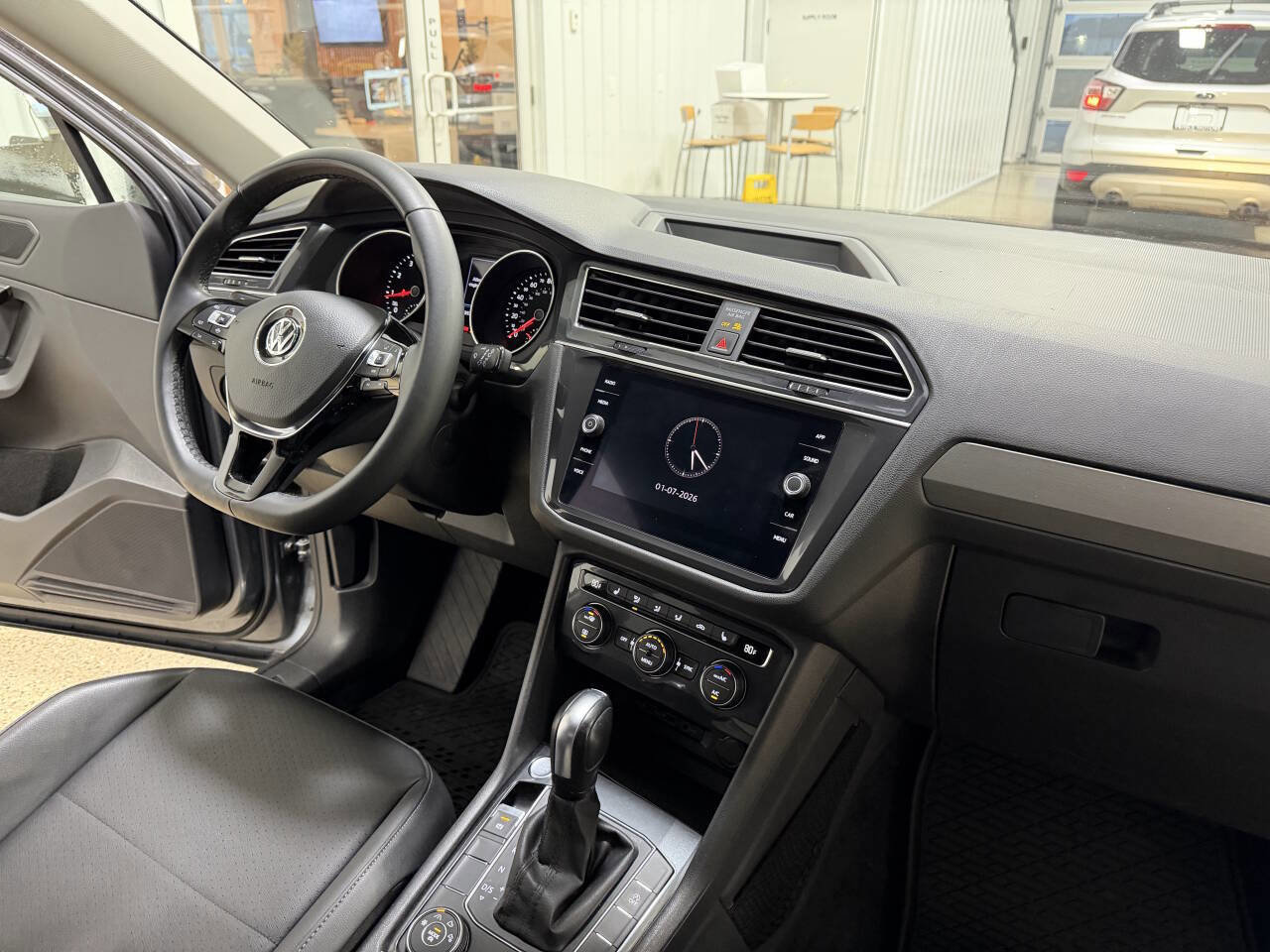 Used 2020 Volkswagen Tiguan S image 37