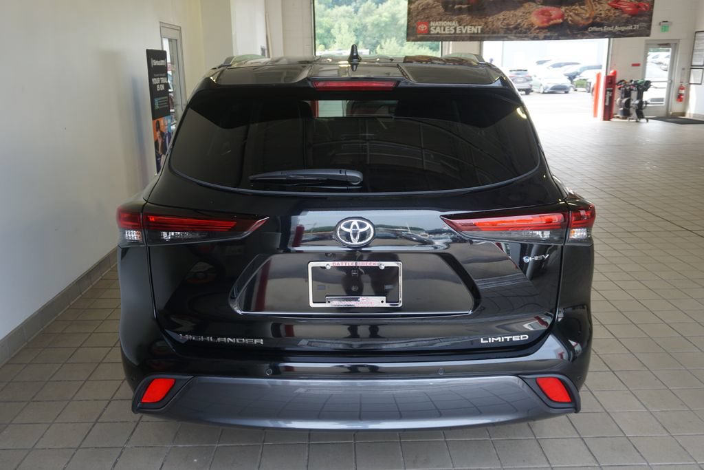 Used 2025 Toyota Highlander Limited AWD/4WD image 18