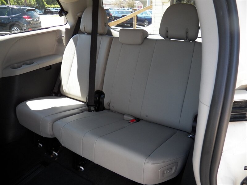 Used 2015 Toyota Sienna Limited Premium w/ Advanced Technology Package FWD image 12