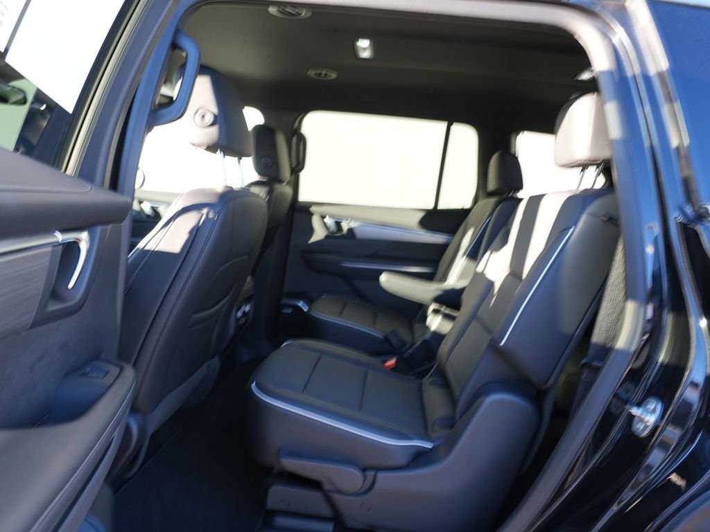 Used 2025 Buick Enclave Preferred AWD/4WD image 18