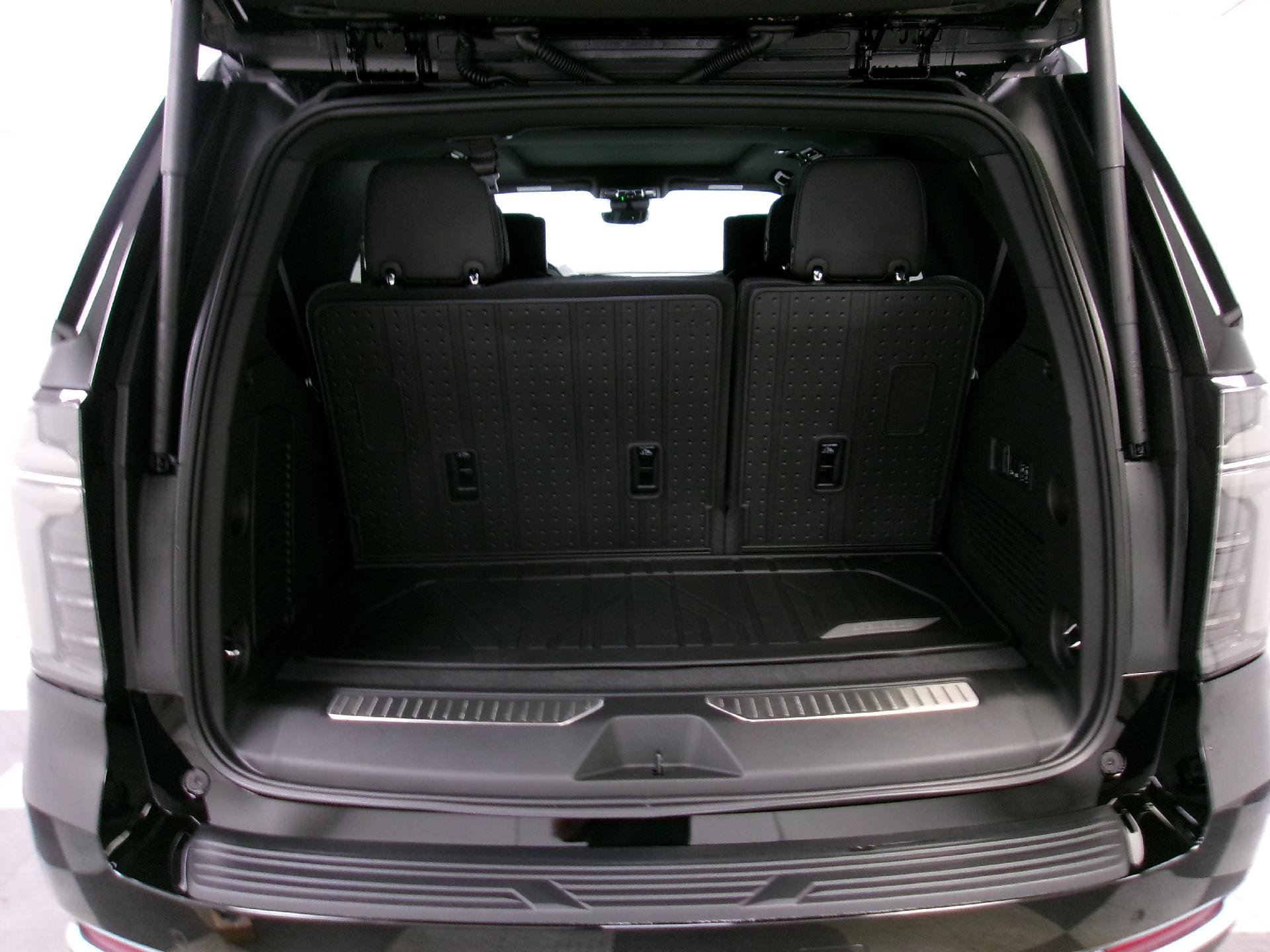 New 2026 Chevrolet Tahoe High Country AWD/4WD image 13