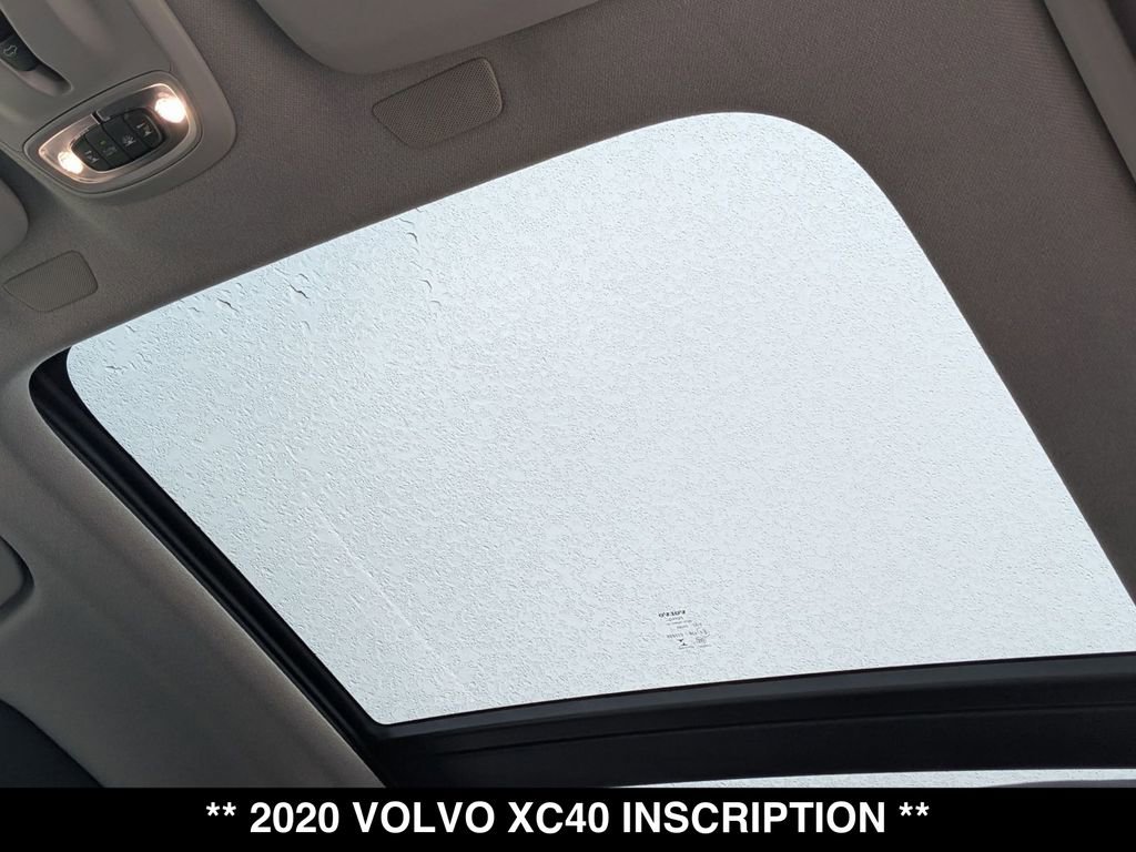Used 2020 Volvo XC40 T4 Inscription FWD image 4