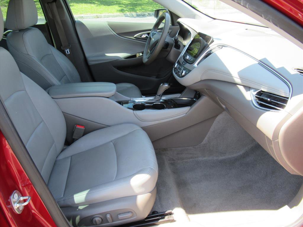 Used 2017 Chevrolet Malibu Premier w/ Premier Sun and Wheel Package image 11