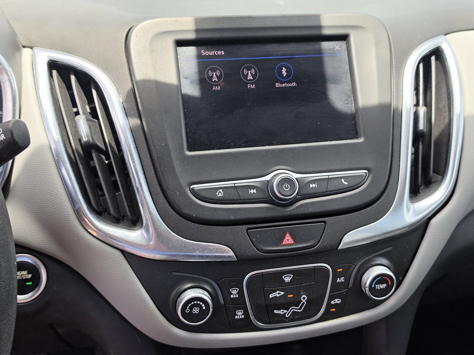 Used 2020 Chevrolet Equinox LS w/ LS Convenience Package FWD image 9