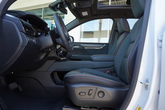 Used 2025 GMC Acadia AT4 AWD/4WD image 24
