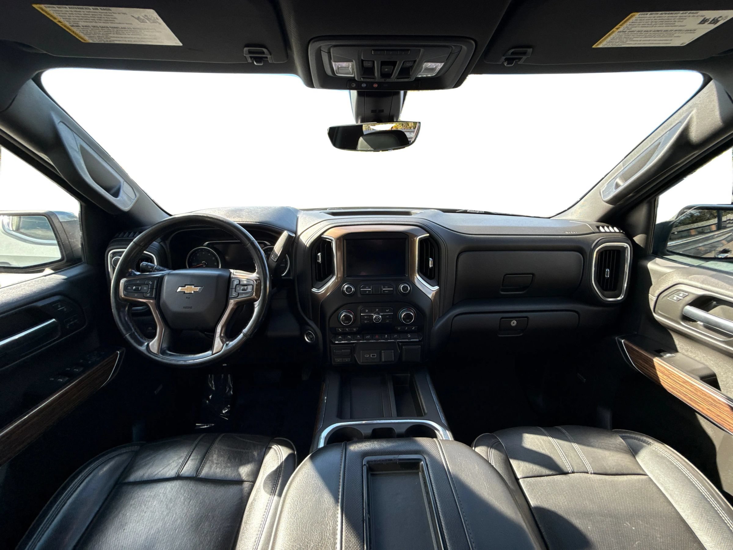 Used 2019 Chevrolet Silverado 1500 High Country w/ Technology Package AWD/4WD image 4