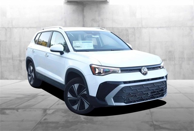 New 2025 Volkswagen Taos SE image 2