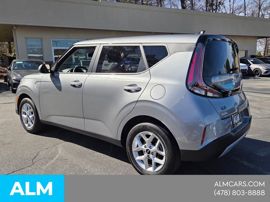 Used 2025 Kia Soul LX w/ LX Technology Package image 9
