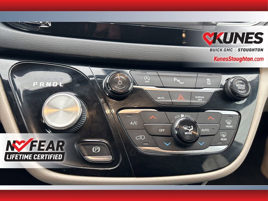 Used 2019 Chrysler Pacifica Touring-L image 13