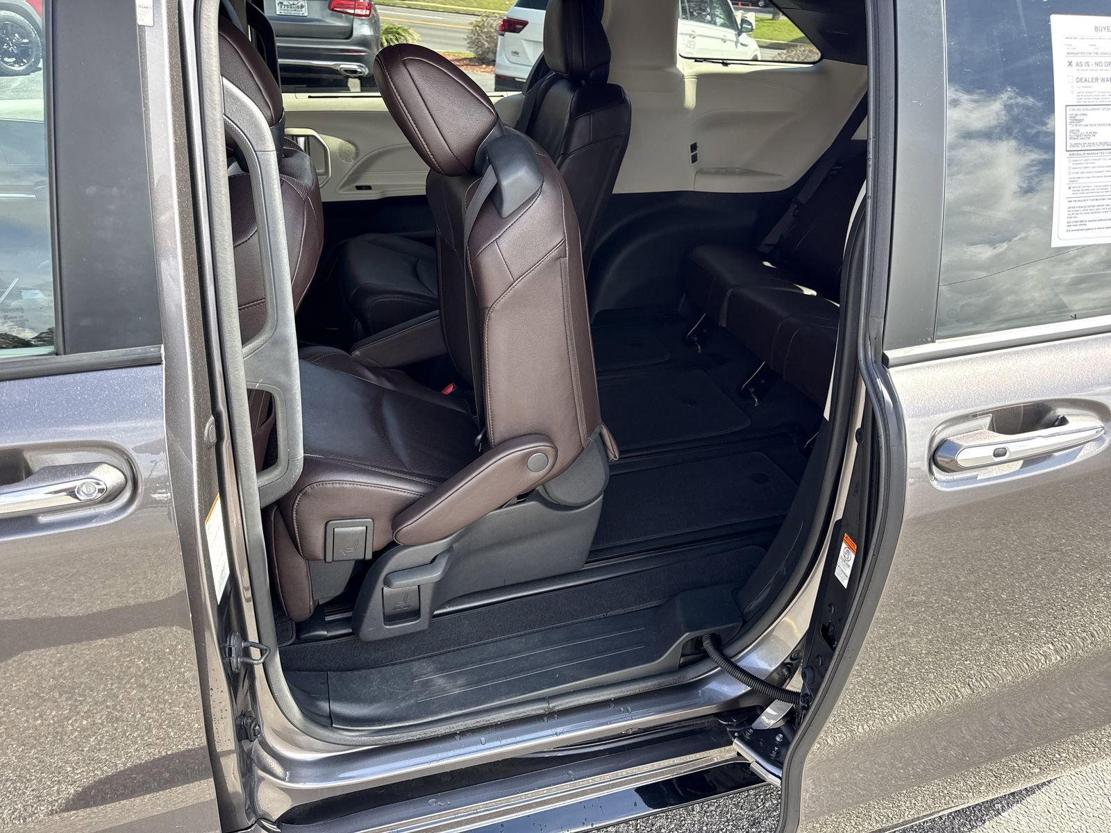 Used 2023 Toyota Sienna Platinum image 12