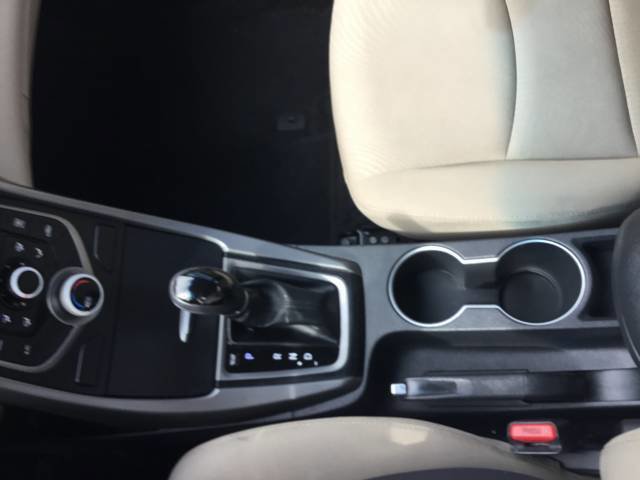 Used 2016 Hyundai Elantra SE FWD image 18