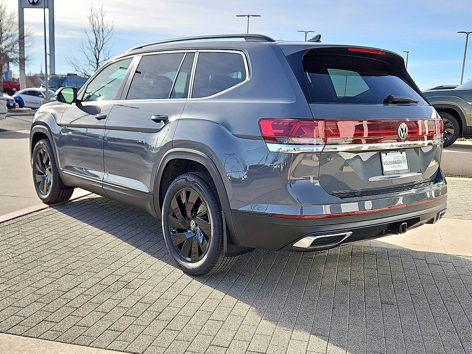 New 2026 Volkswagen Atlas SE image 2