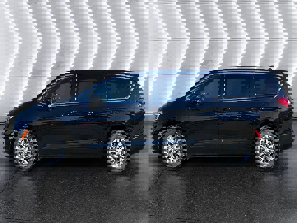 New 2026 Chrysler Pacifica Select image 3