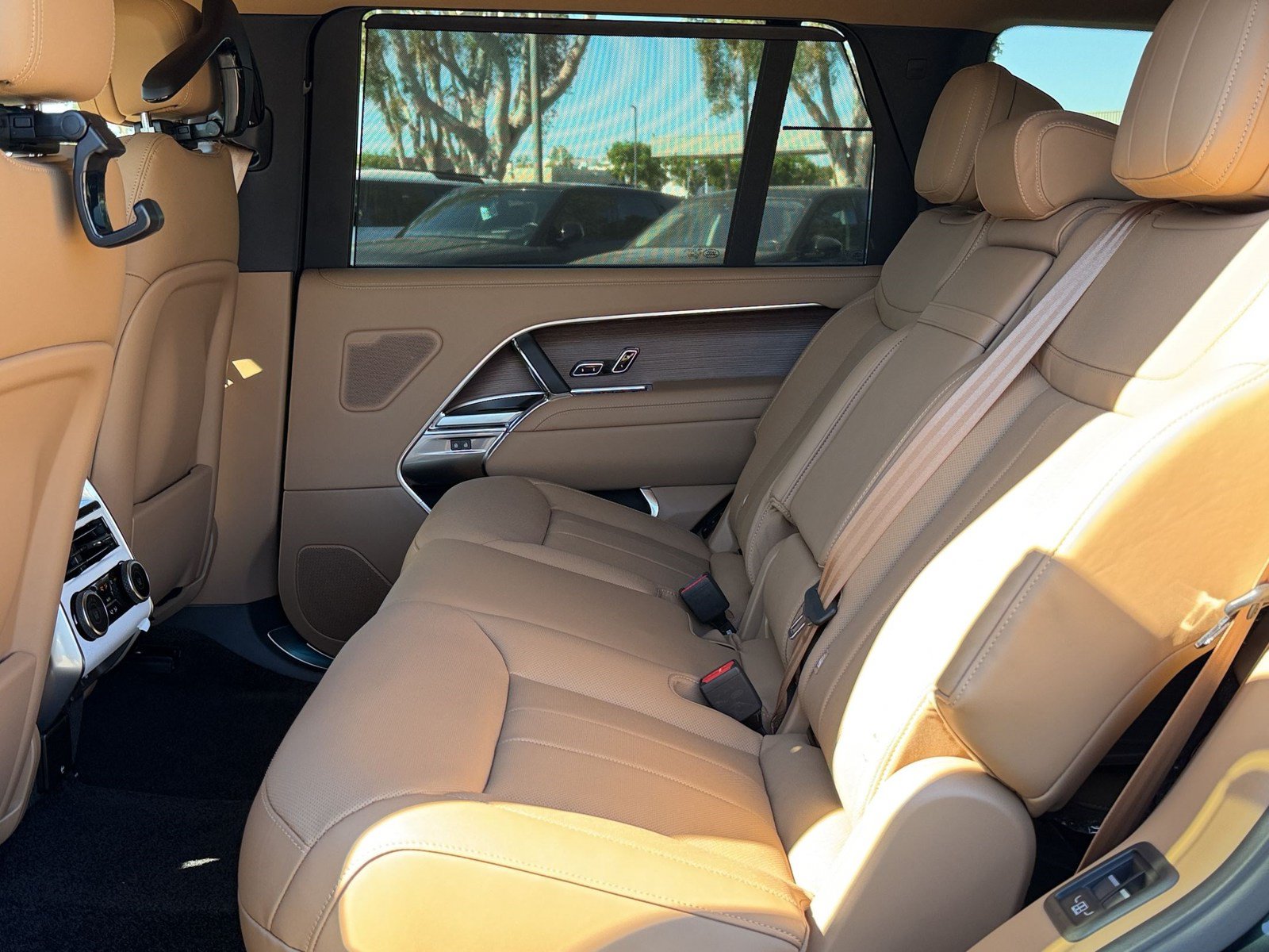 New 2026 Land Rover Range Rover Long Wheelbase SE AWD/4WD image 22