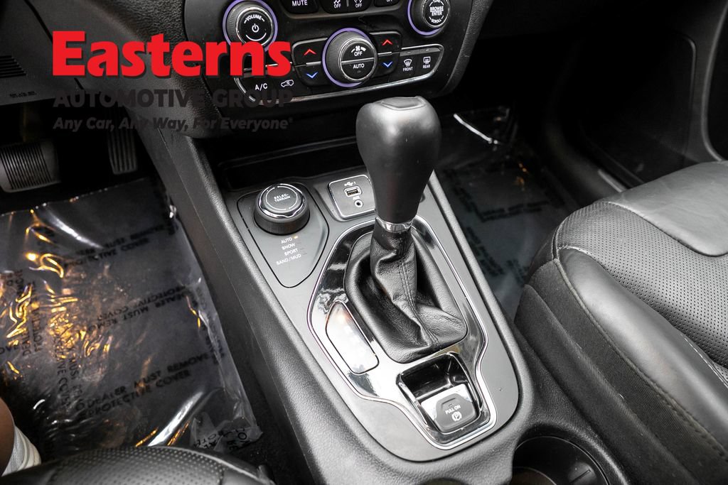 Used 2019 Jeep Cherokee Limited AWD/4WD image 13