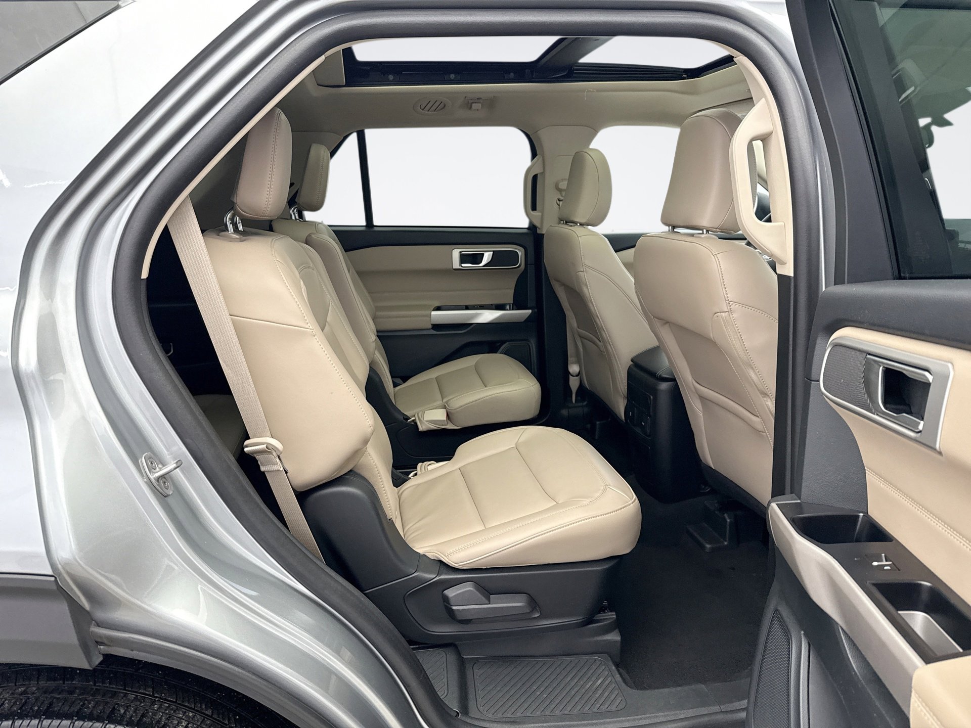 Used 2023 Ford Explorer XLT w/ Equipment Group 202A image 18