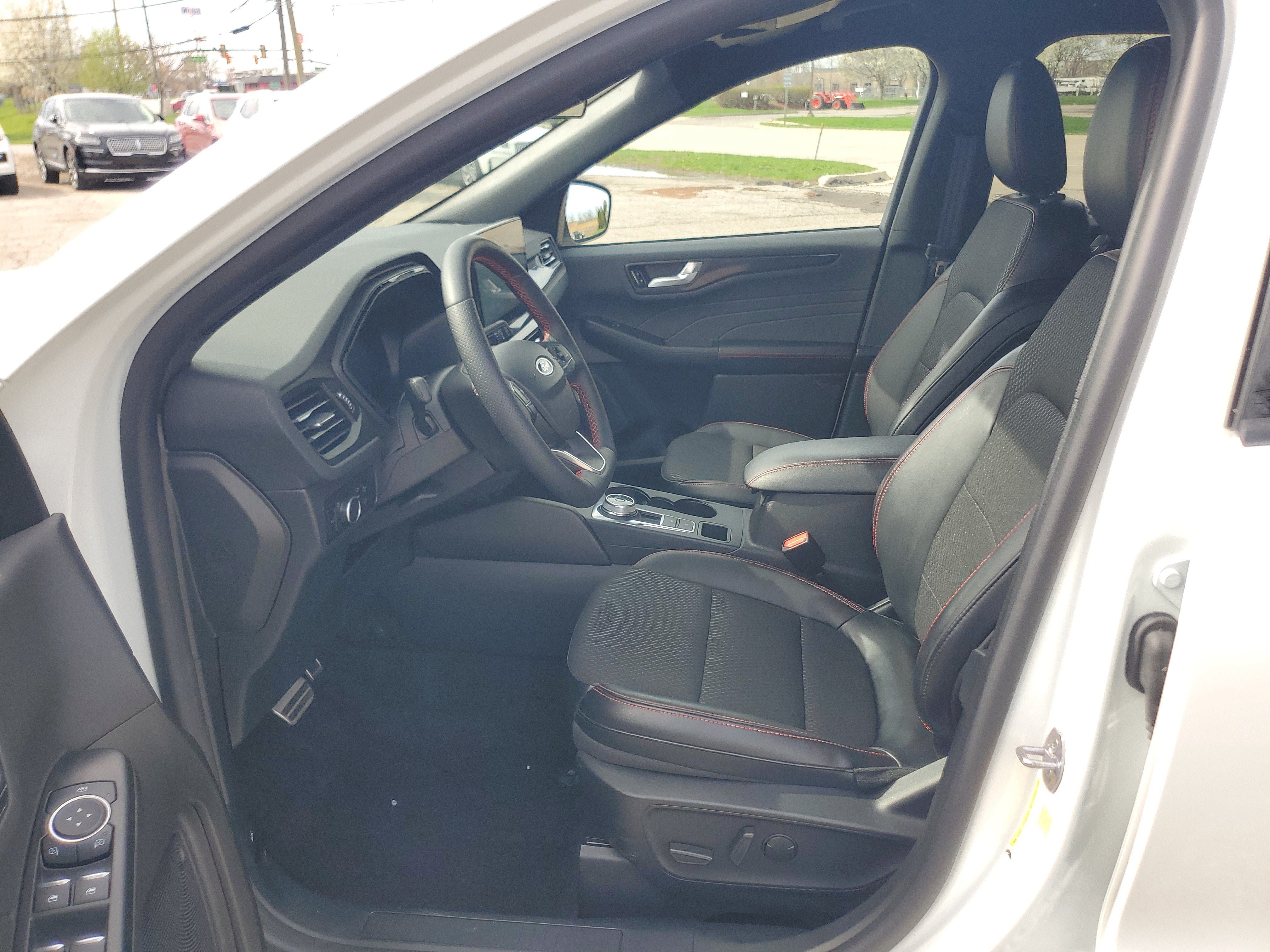 Used 2024 Ford Escape ST-Line w/ Tech Pack #1 AWD/4WD image 12