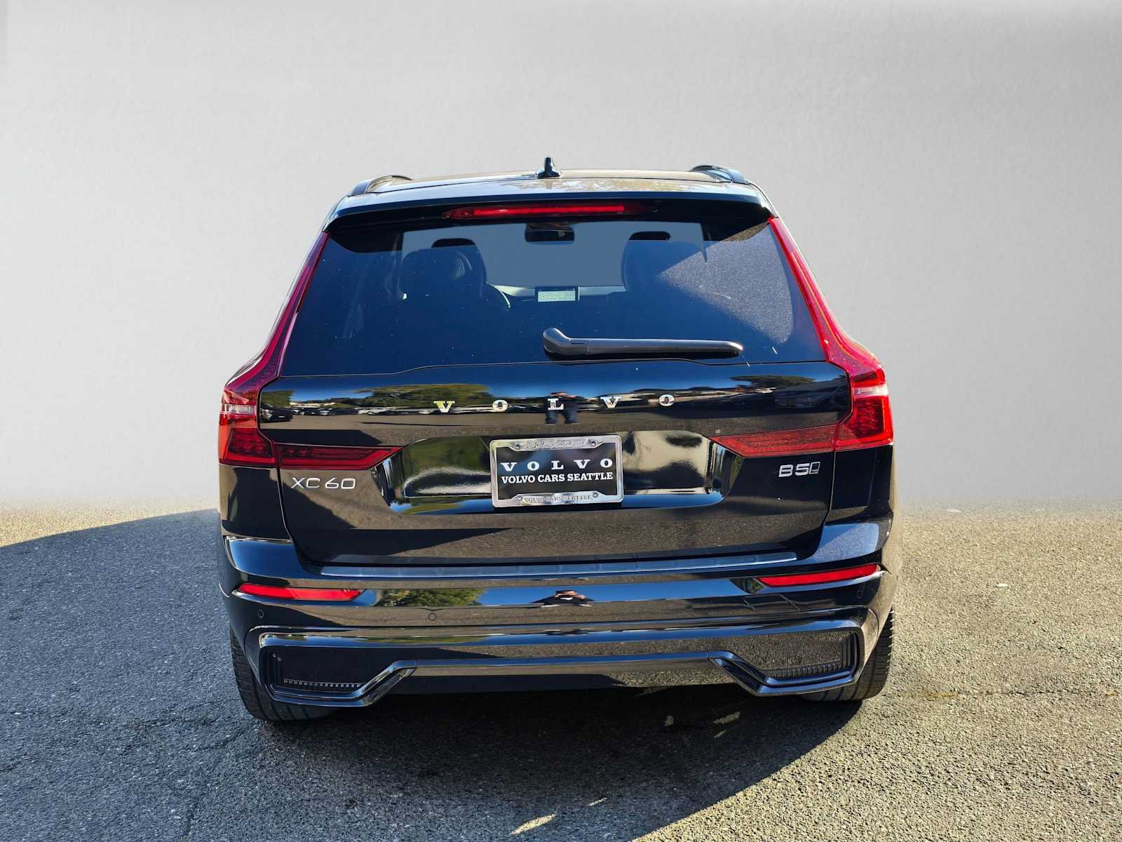Used 2026 Volvo XC60 B5 Ultra w/ Protection Package Premier AWD/4WD image 4