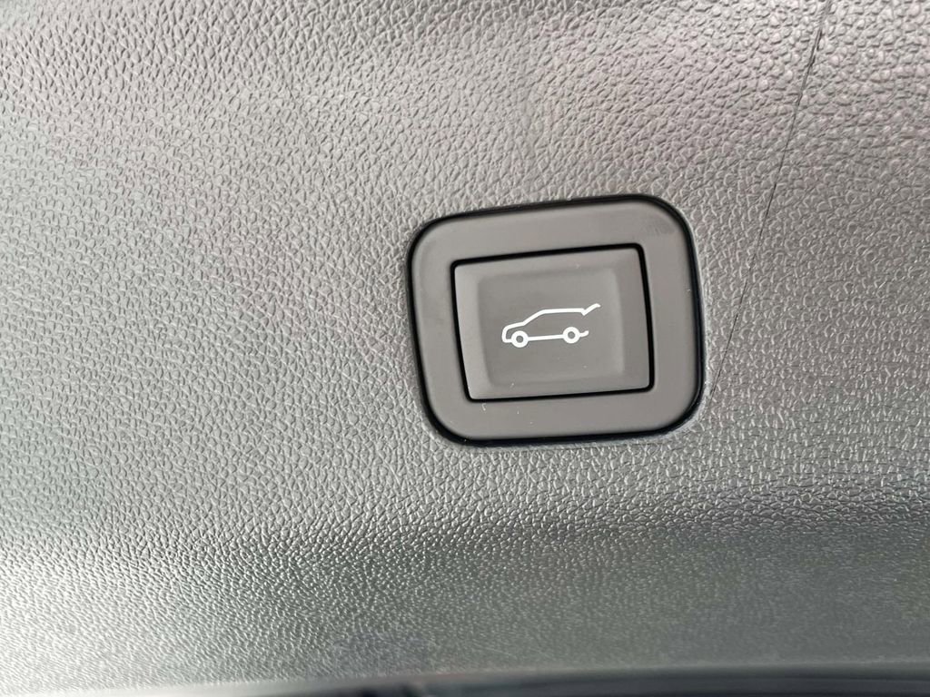 New 2026 Cadillac Escalade Platinum Sport w/ LPO, ONYX Package image 11