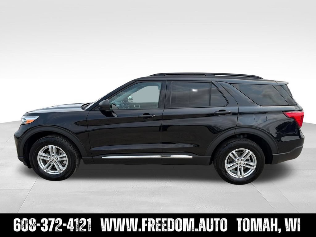 Used 2024 Ford Explorer XLT w/ Equipment Group 202A AWD/4WD image 3