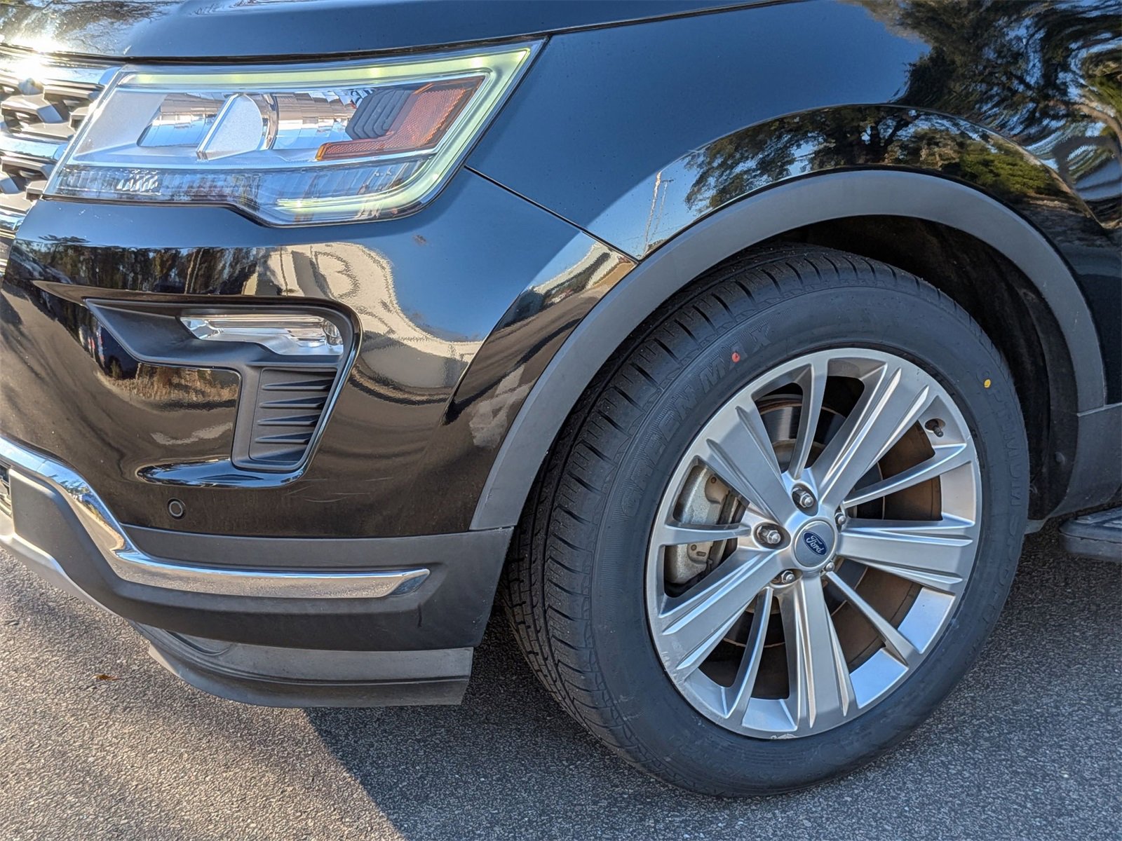Used 2018 Ford Explorer Limited w/ Ford Safe & Smart Package image 9