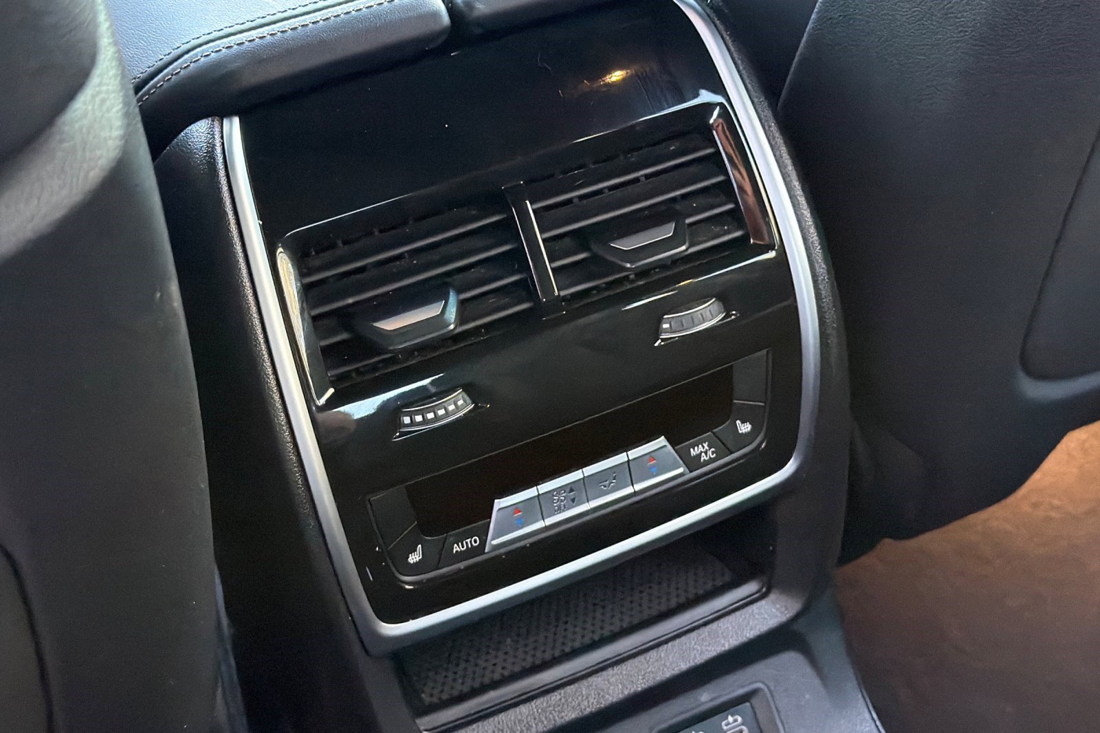 Certified 2024 BMW X7 M60i w/ Executive Package image 16