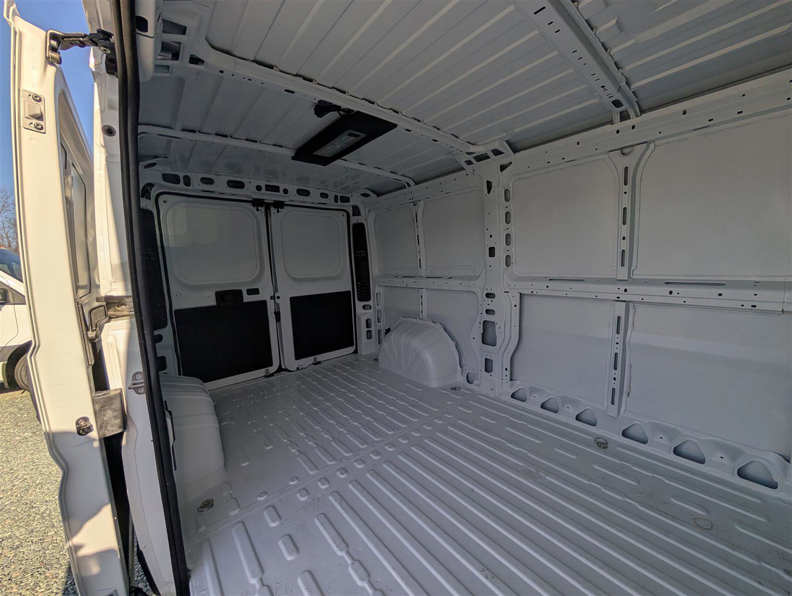 New 2025 RAM ProMaster 1500 w/ Premium Convenience Group FWD image 9