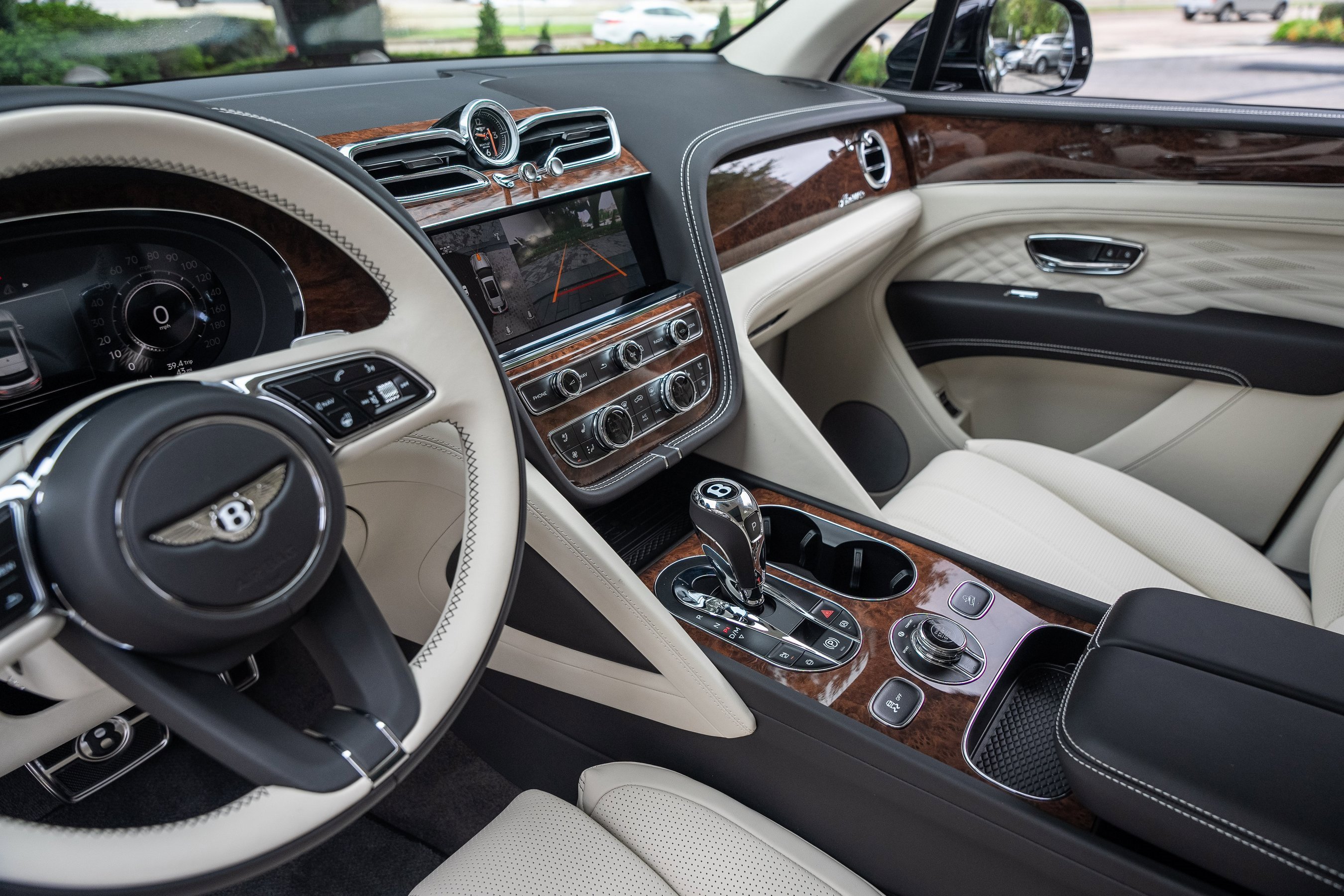 Used 2024 Bentley Bentayga Extended Wheelbase image 20