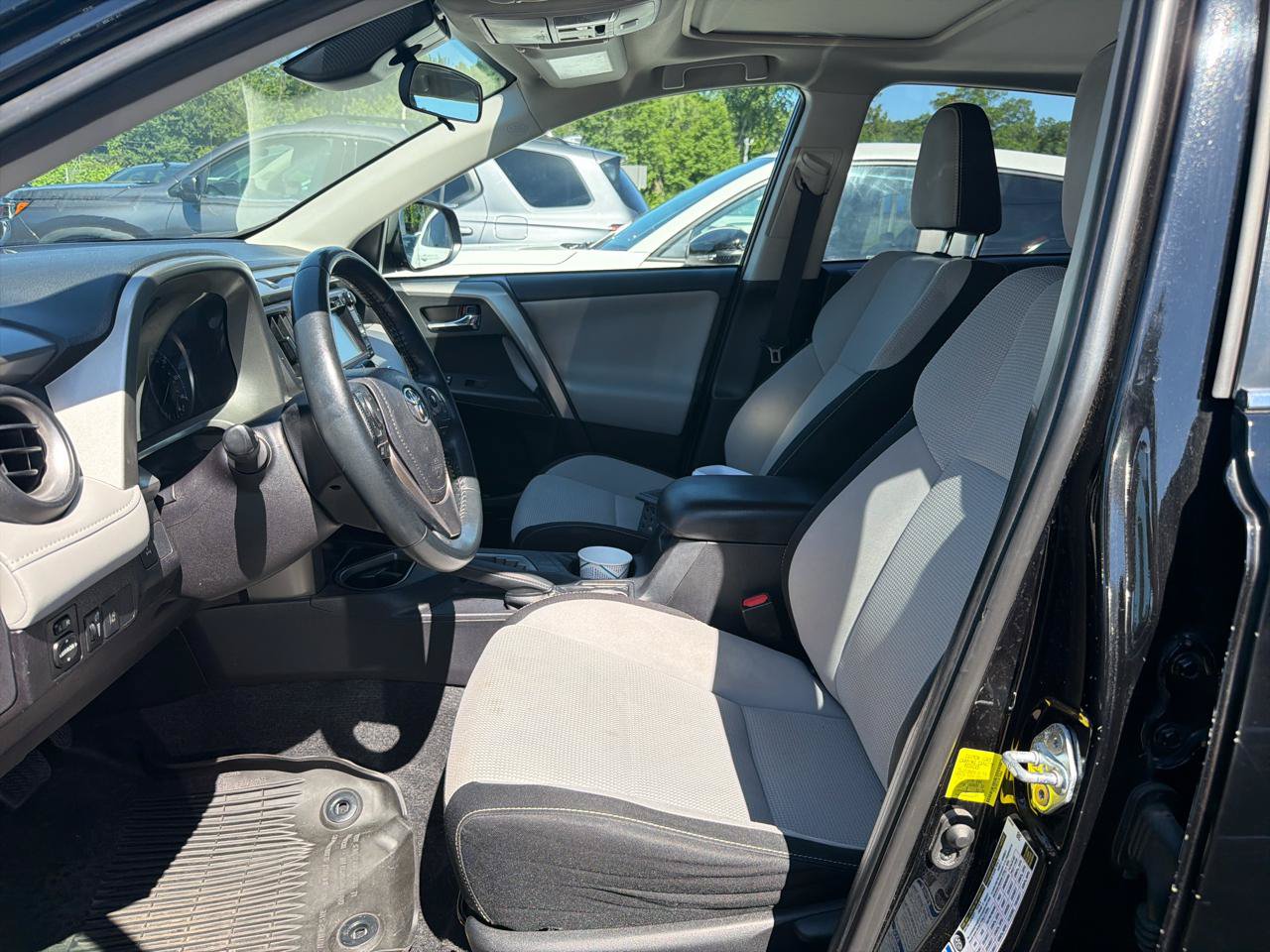 Used 2018 Toyota RAV4 XLE w/ Plus Extra Value Package AWD/4WD image 18