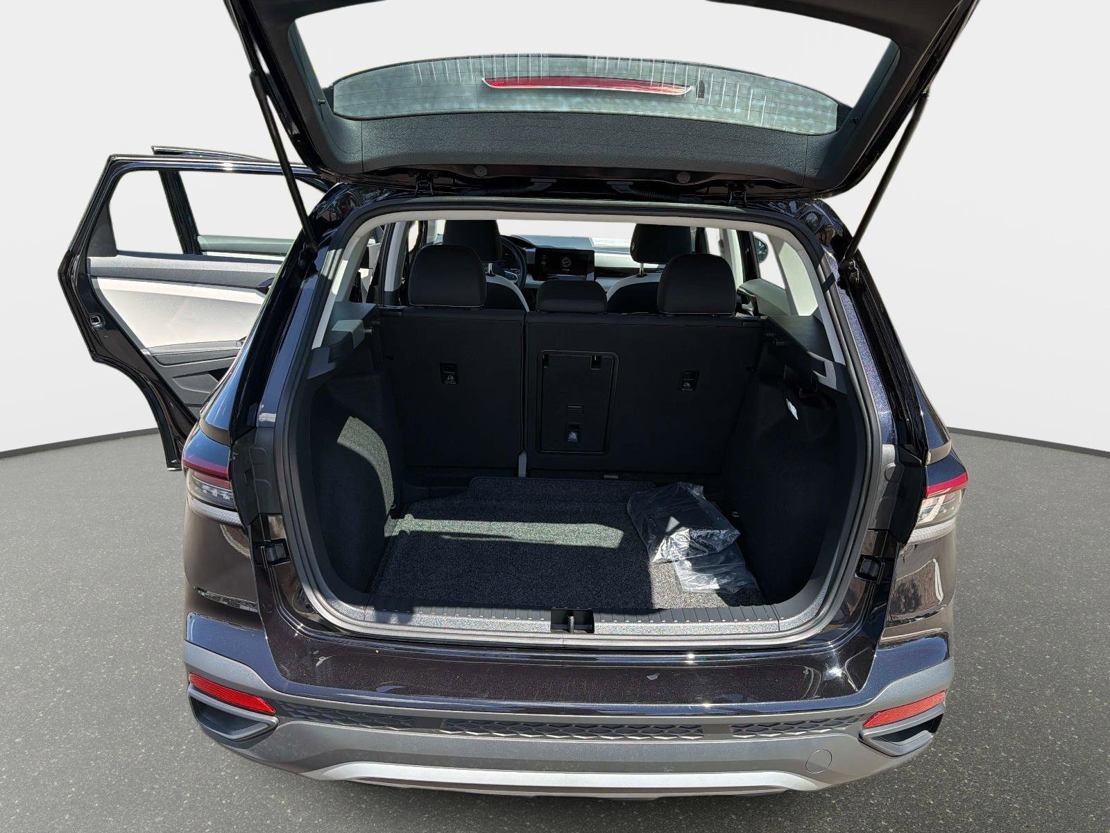 Used 2025 Volkswagen Taos S image 12