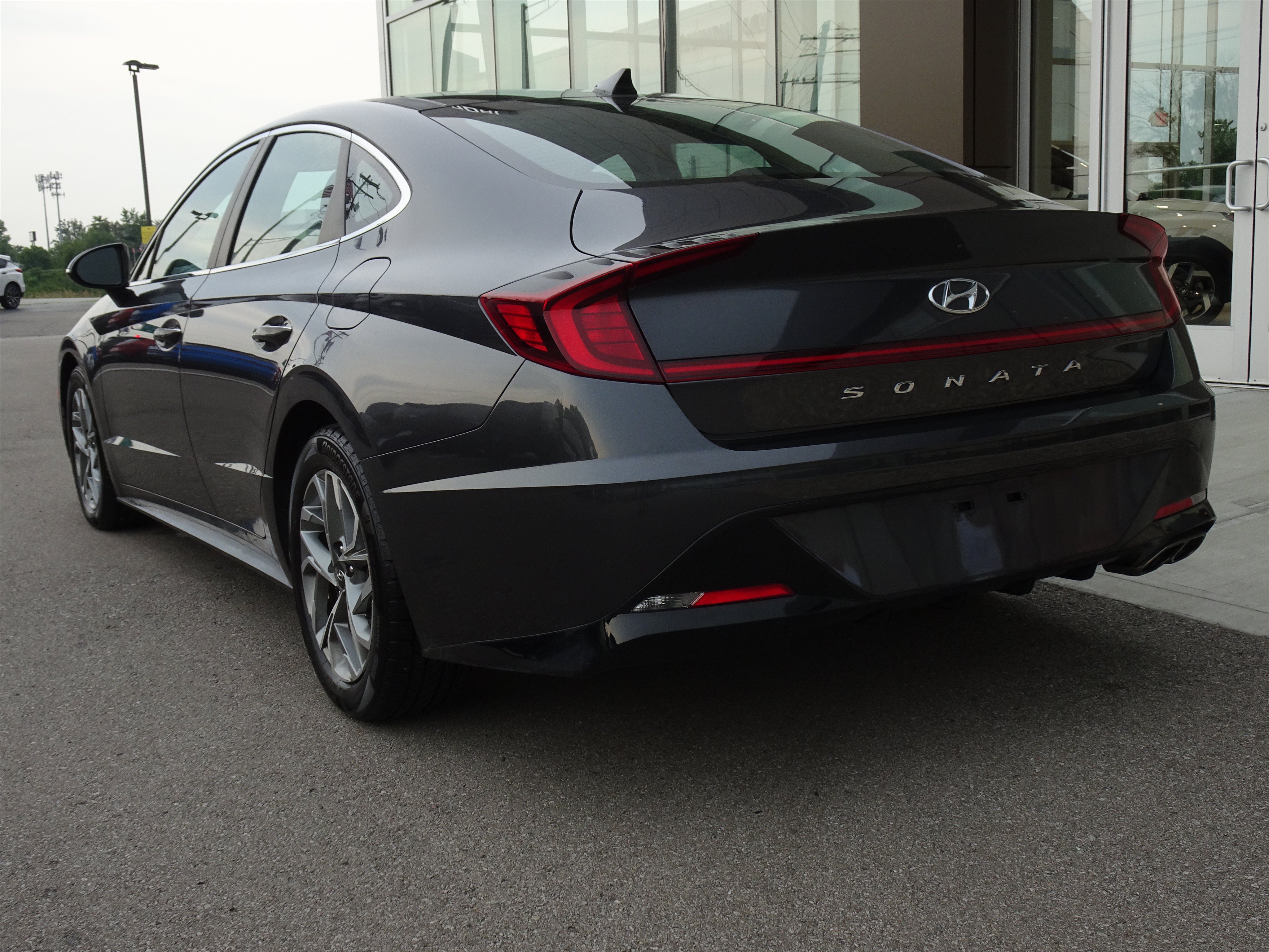 Used 2020 Hyundai Sonata SEL w/ Convenience + Sunroof Package FWD image 3