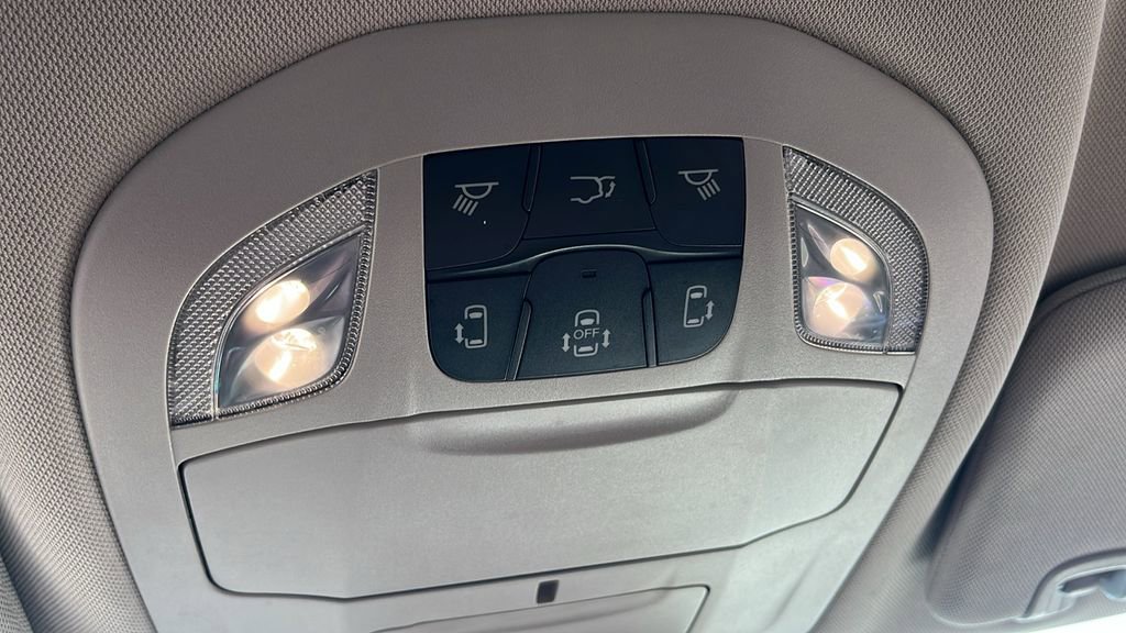 Used 2024 Chrysler Pacifica Touring-L image 15